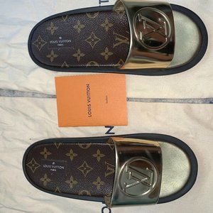 Like New! Louis Vuitton Leather & Monogram Sandals